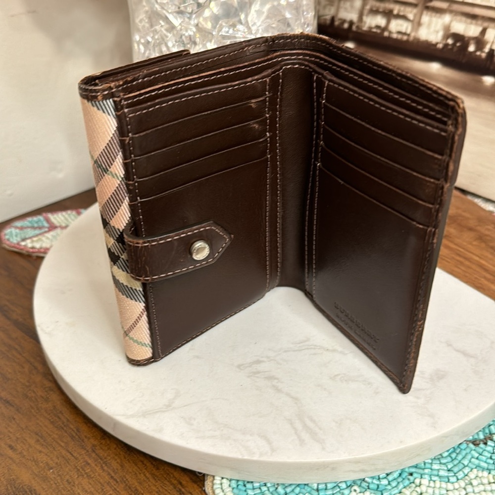 Burberry Bifold wallet Nice clean - Picture 11 of 13
